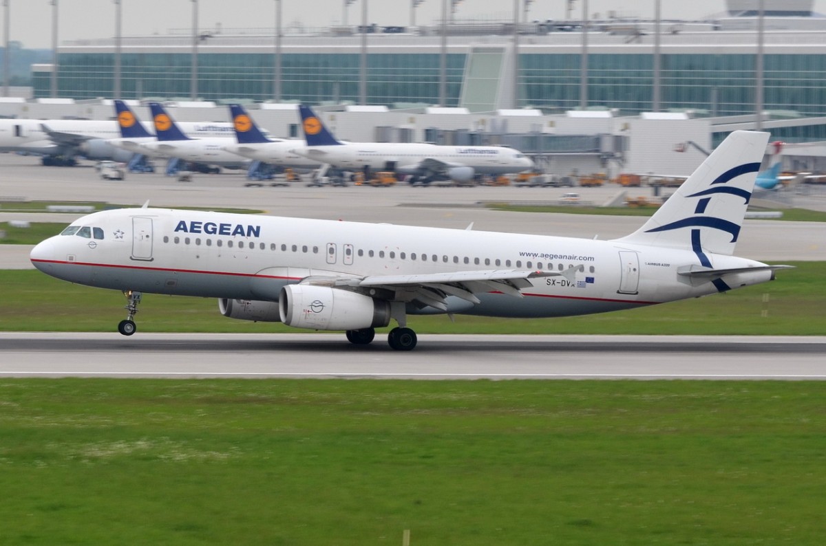 SX-DVX Aegean Airlines Airbus A320-232  am 14.05.2015 in München bei der Landung