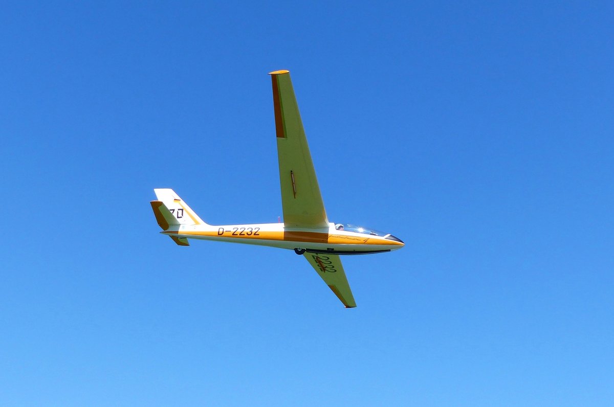 SZD 24-4 Foka 4, D-2232 vor der Landung 06 in Gera (EDAJ) am 1.6.2020