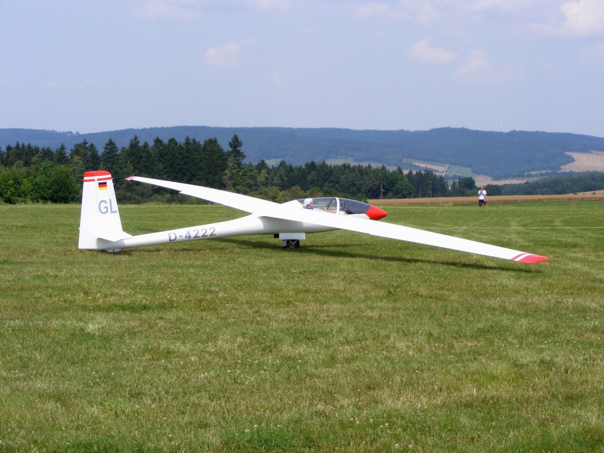 SZD-42-2 Jantar 2B, D-4222 beim Start in Rudolstadt-Groschwitz (EDOK) am 26.7.2014