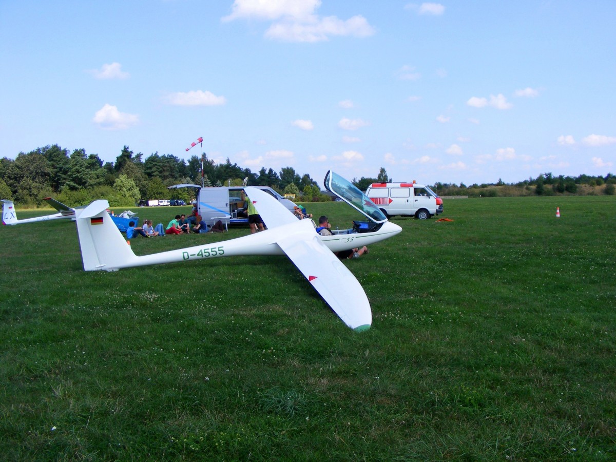 SZD-55 Promyk, D-4555 auf dem Segelfluggelände Riesa-Canitz am 24.8.2013