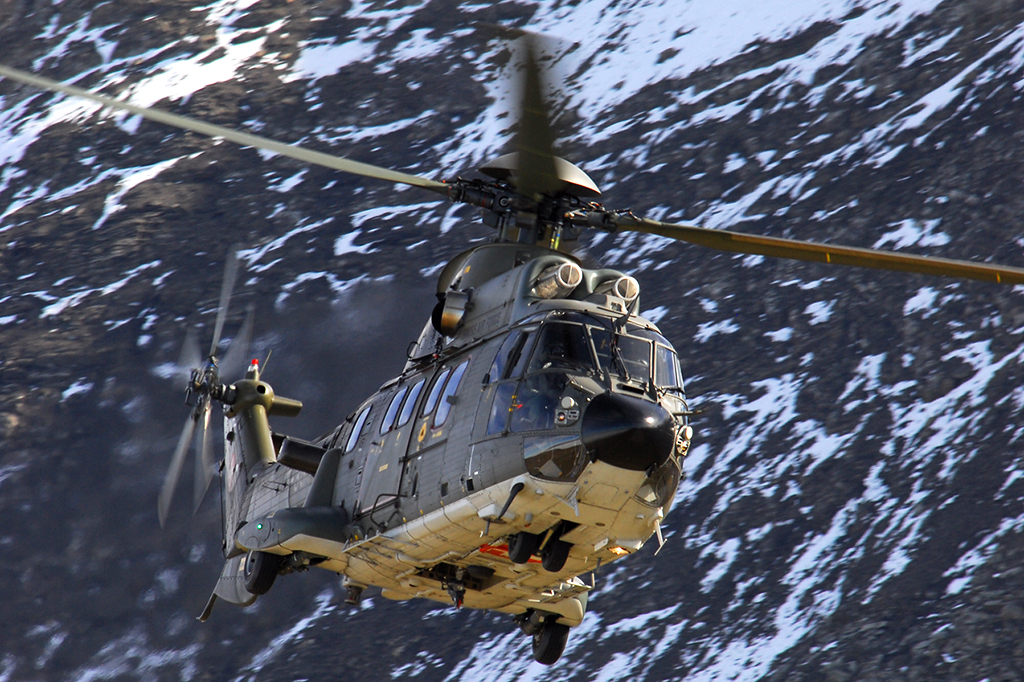 T338 Eurocopter AS532 UL Cougar 13.10.2010 Fliegerschießen Axalp