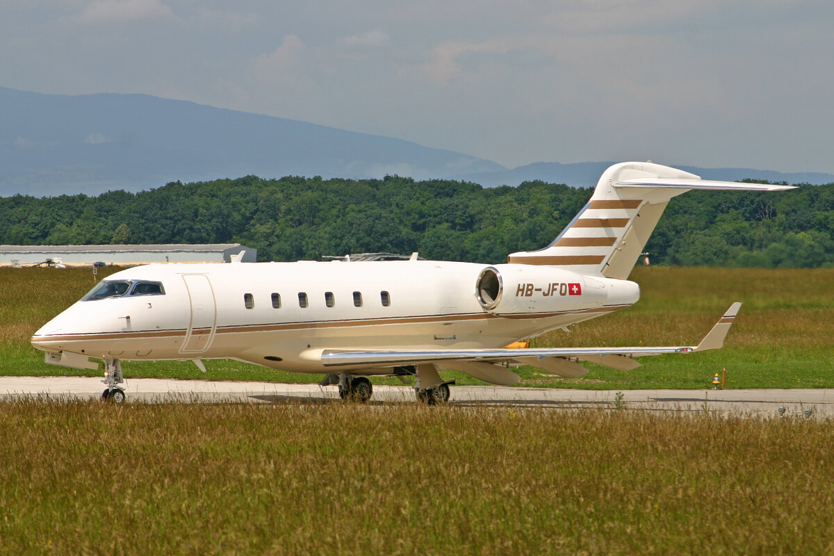 TAG Aviation, HB-JFO, Bombardier Challenger 300, msn: 20137, 11.Juni 2008, GVA Genève, Switzerland.