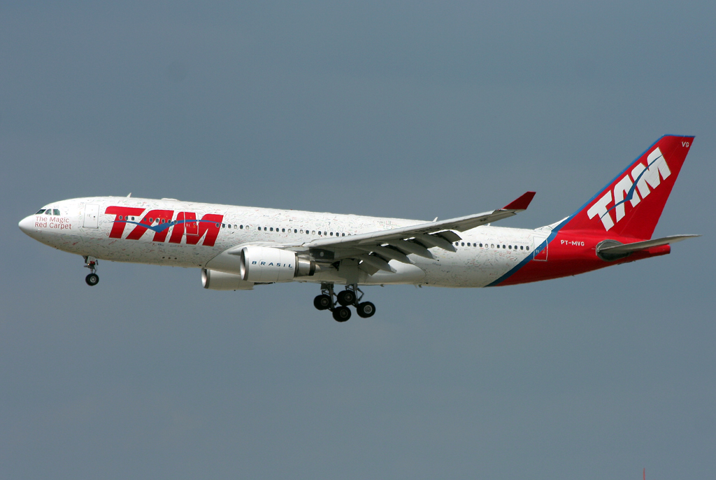 TAM A330-200 PT-MVG im Anflug auf die damalige 25R in FRA / EDDF / Frankfurt am 28.05.2011