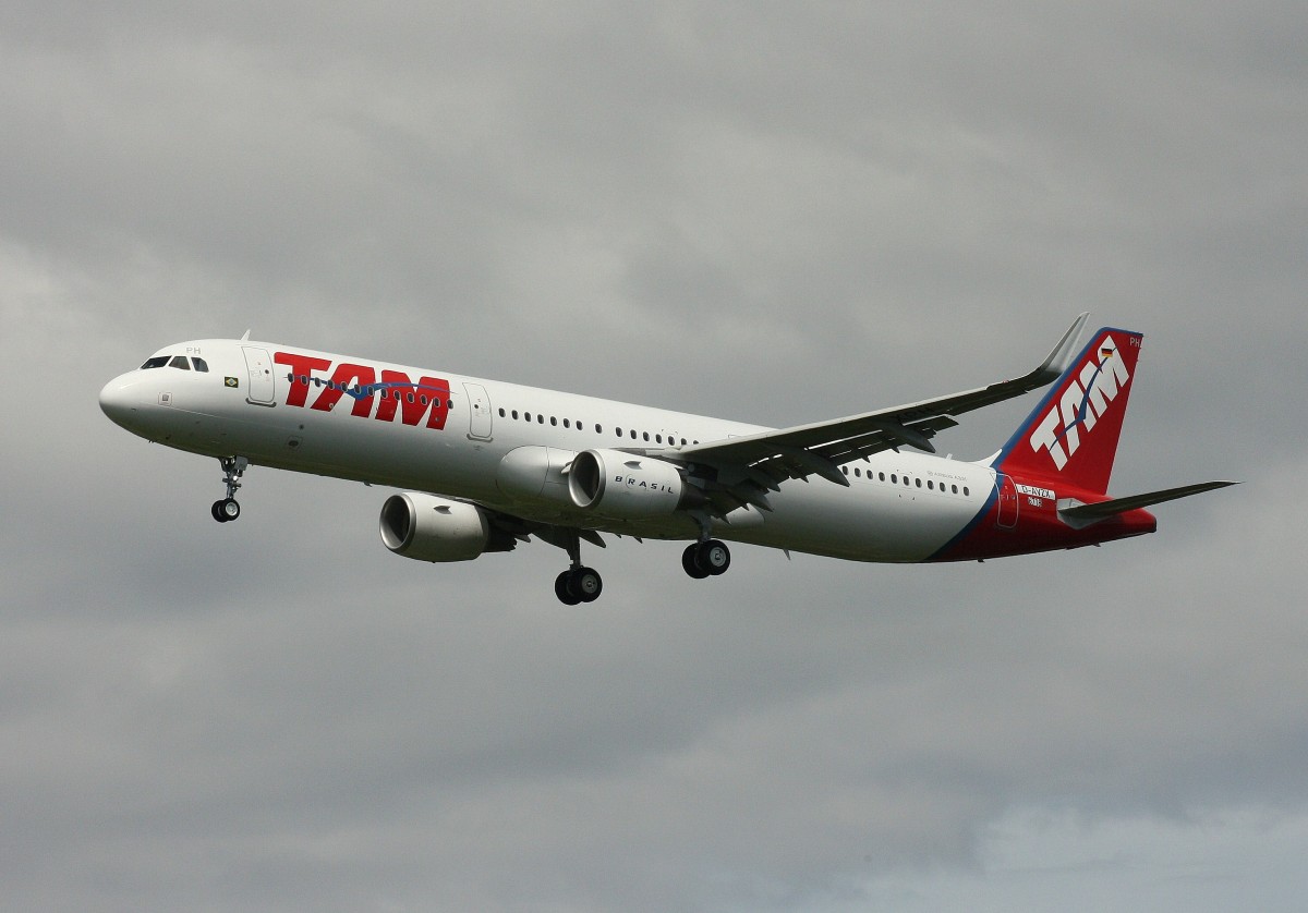 TAM Brasil,D-AVZX,Reg.PT-XPH,(c/n 6718),Airbud A321-211(SL),23.07.2015,HAM-EDDH,Hamburg,Germany(Testflug XFW-EDHI)