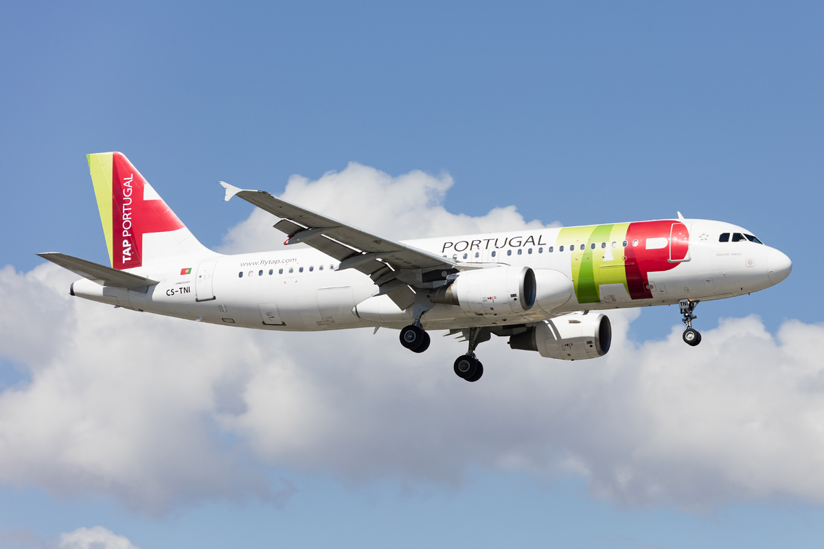 TAP - Air-Portugal, CS-TNI, Airbus, A320-214, 17.04.2017, GVA, Geneve, Switzerland 


