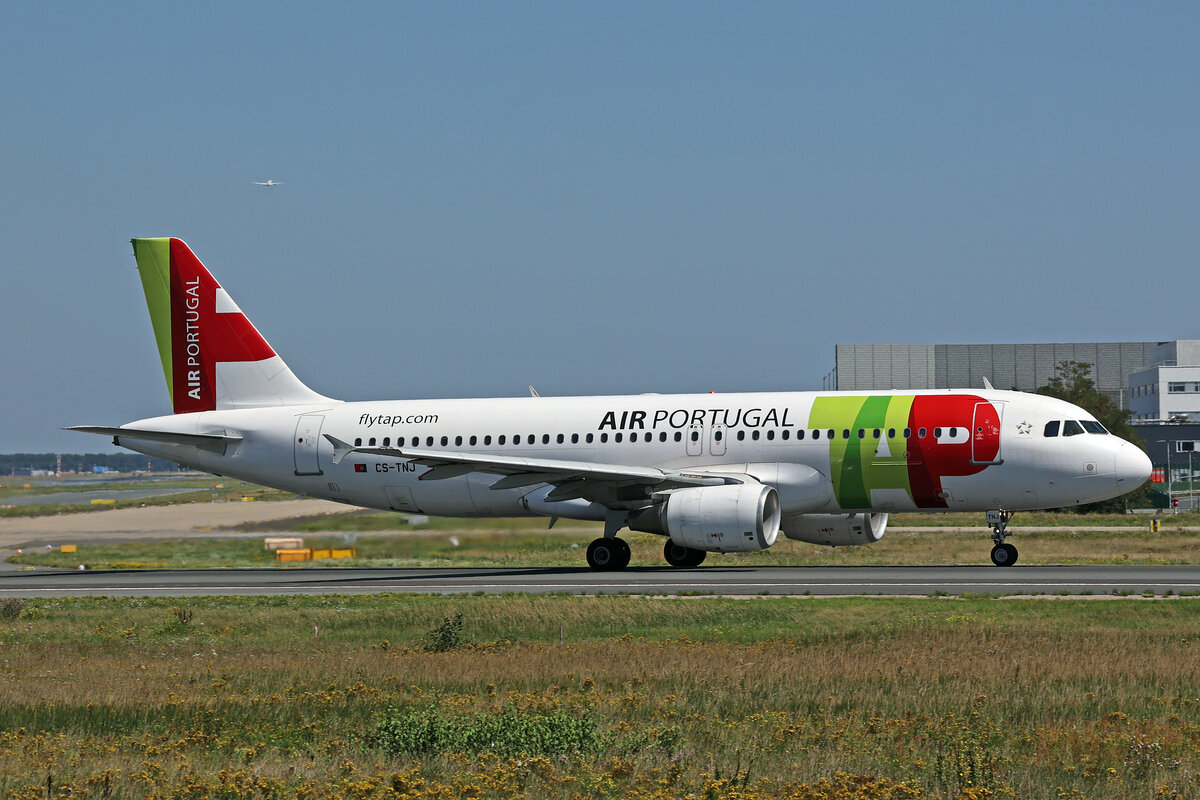 TAP Air Portugal CS TNJ Airbus A320 214 msn: 1181 quot Florbela Espanca