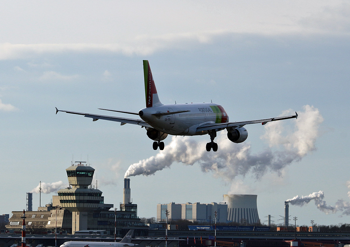 TAP, Airbus A 319-111, CS-TTI, TXL, 10.12.2017