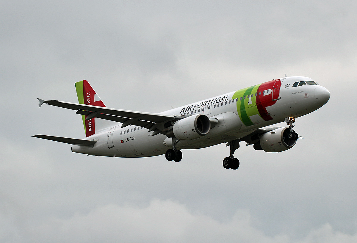 TAP, Airbus A 320-214, CS-TNL, TXL, 11.10.2020