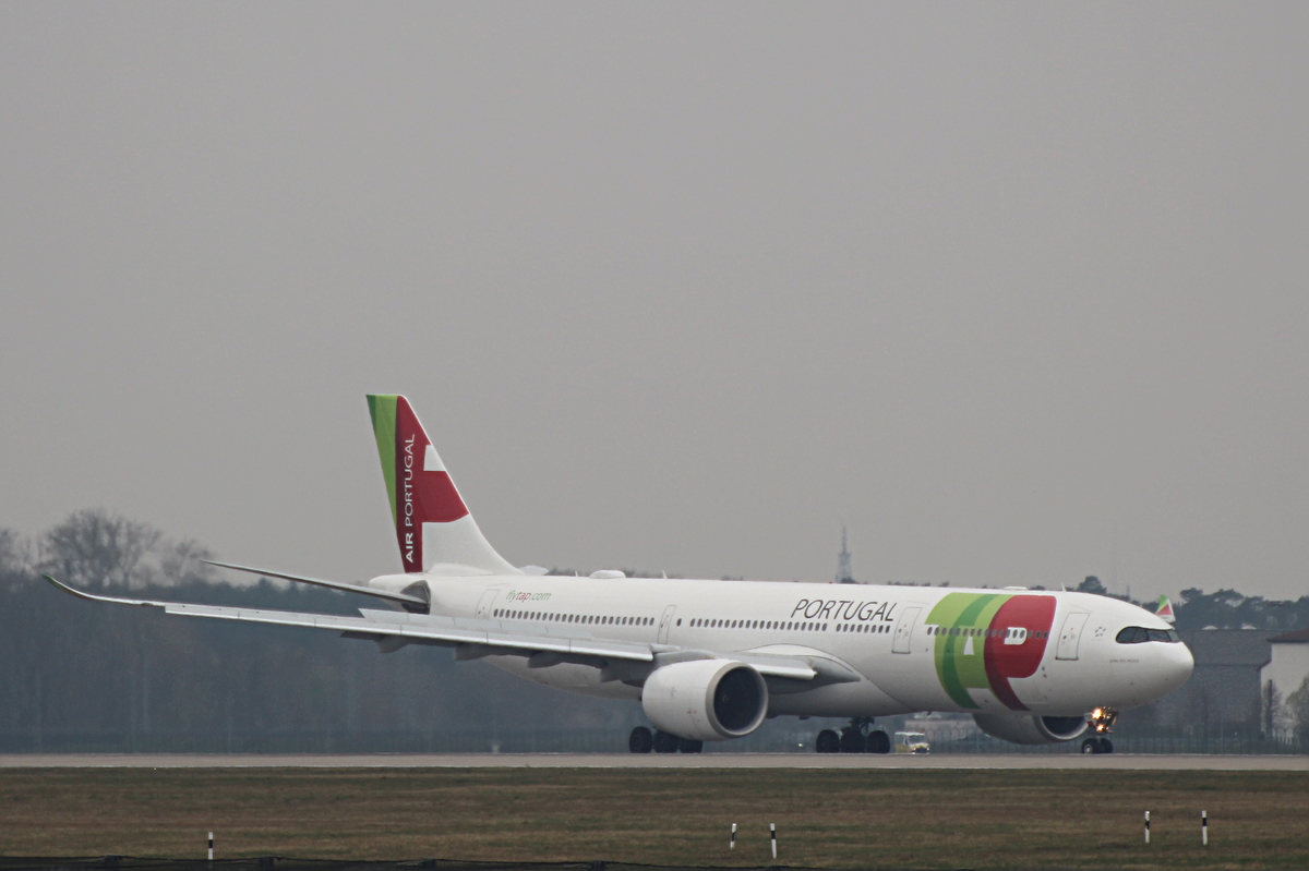 TAP, Airbus A 330-941, CS-TUD, BER, 12.04.2026