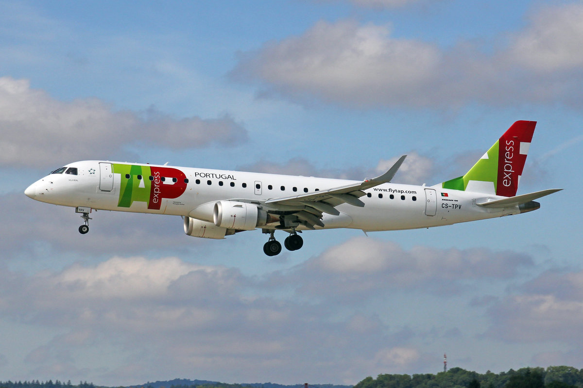 TAP Express (Operated by Portugalia), CS-TPV, Embraer ERJ-190LR, msn. 19000541,  Vila Real , 7.August 2017, ZRH Zürich, Switzerland.