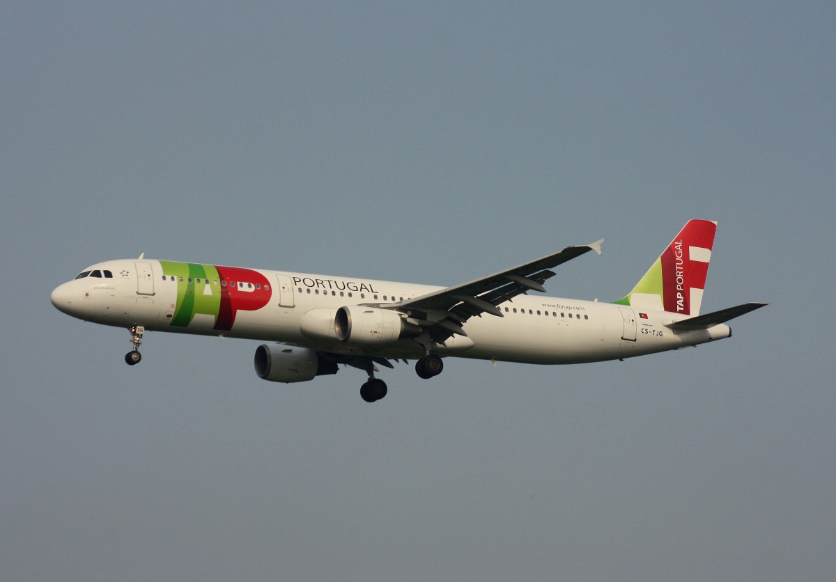 TAP Portugal, CS-TJG,(c/n 1713),Airbus A 321-211, 04.10.2015, HAM-EDDH, Hamburg, Germany (Taufname :Amalia Rodrigues) 