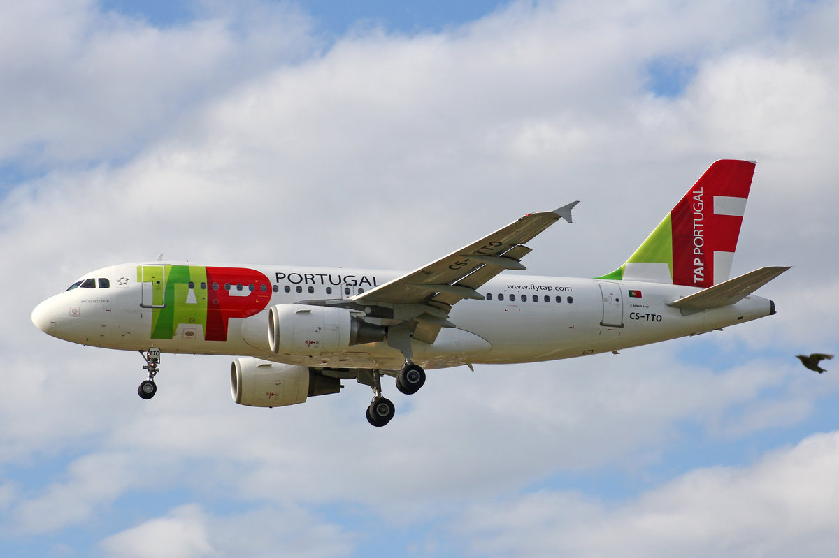 TAP Portugal, CS-TTO, Airbus A319-111,  Antero de Quental , 01.Juli 2016, LHR London Heathrow, United Kingdom.