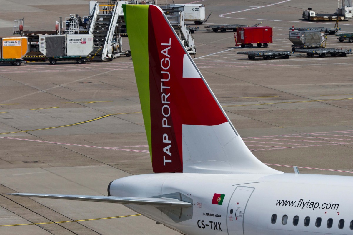 TAP Portugal (TP-TAP), CS-TNX   Malangatana , Airbus, A 320-214 (Seitenleitwerk/Tail), 22.08.2015, DUS-EDDL, Düsseldorf, Germany