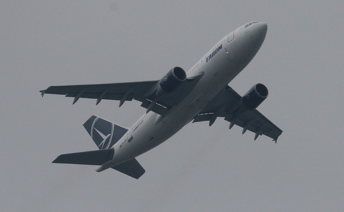 Tarom A 310-325(ET) YR-LCB beim Start in Frankfurt am 10.06.2013