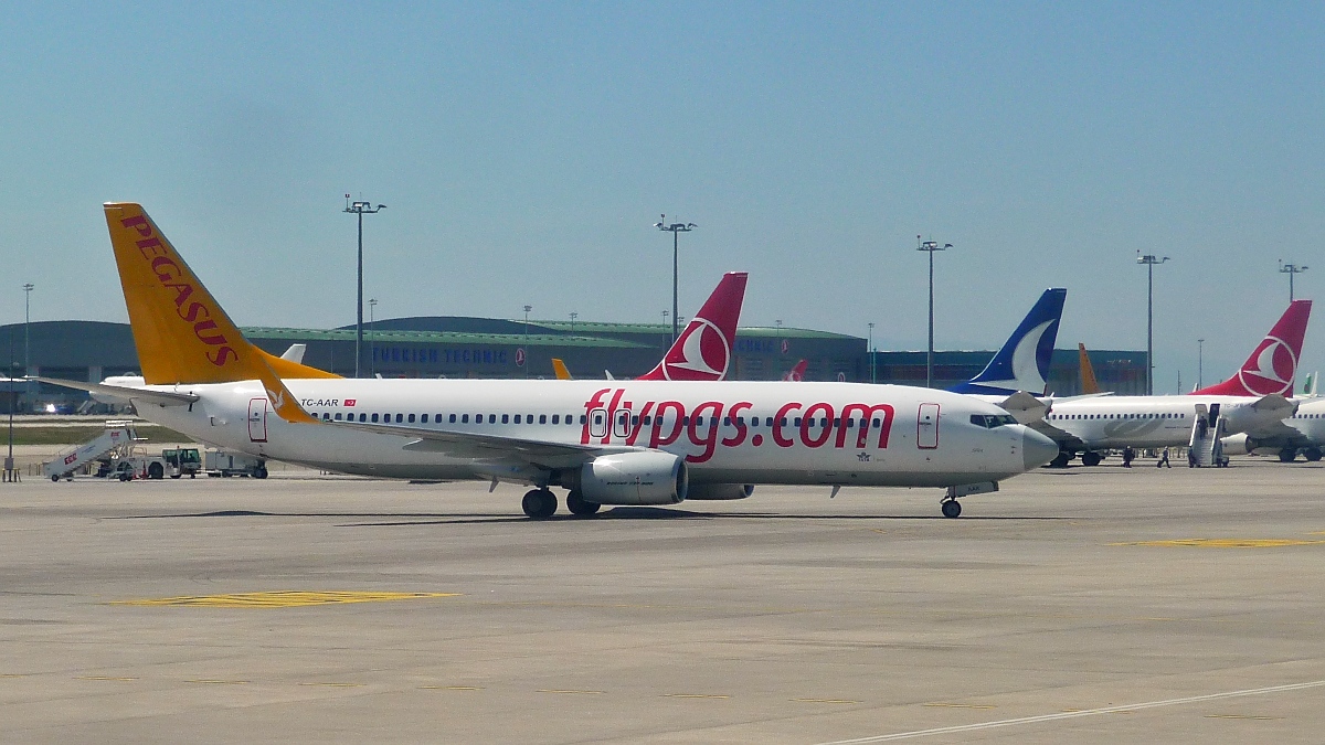 TC-AAR - Boeing 737-86N - Pegasus Airlines auf dem Istanbul-Sabiha Gökçen Airport (SAW), 30.4.2016