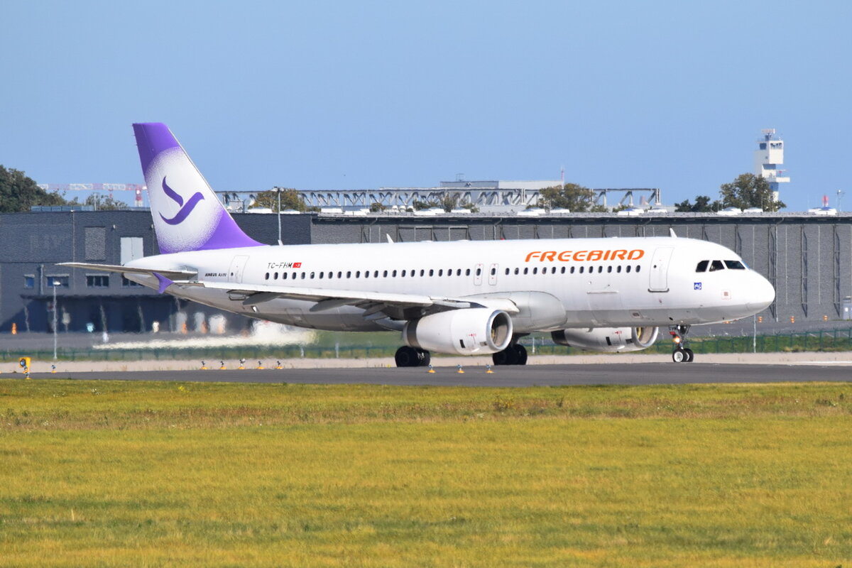 TC-FHM , Freebird Airlines , Airbus A320-232 , 09.10.2021 , Berlin-Brandenburg  Willy Brandt  , BER , 
