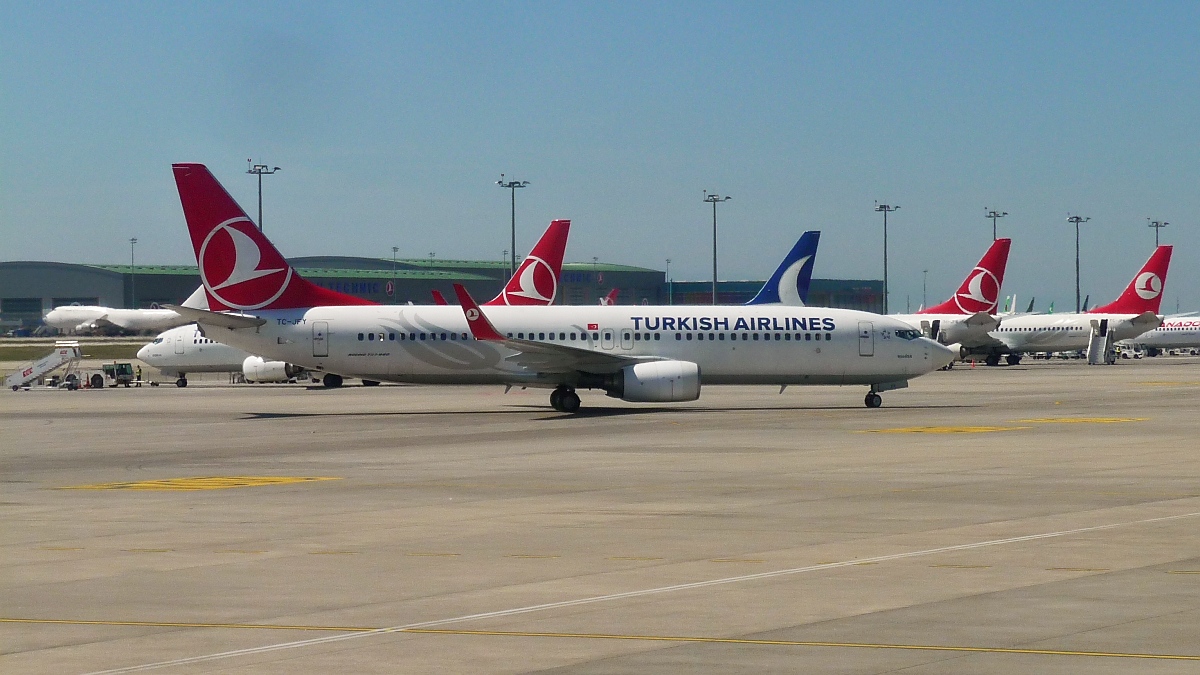 TC-JFY - Boeing 737-8F2 - Turkish Airlines auf dem Istanbul-Sabiha Gökçen Airport (SAW), 30.4.2016