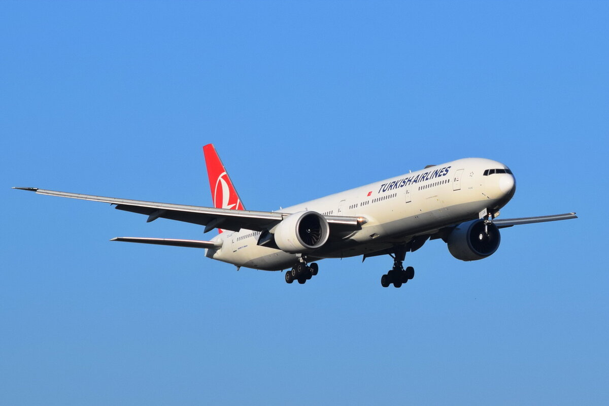 TC-JJG , Turkish Airlines , Boeing 777-3F2ER , 09.10.2021 , Berlin-Brandenburg  Willy Brandt  , BER , 