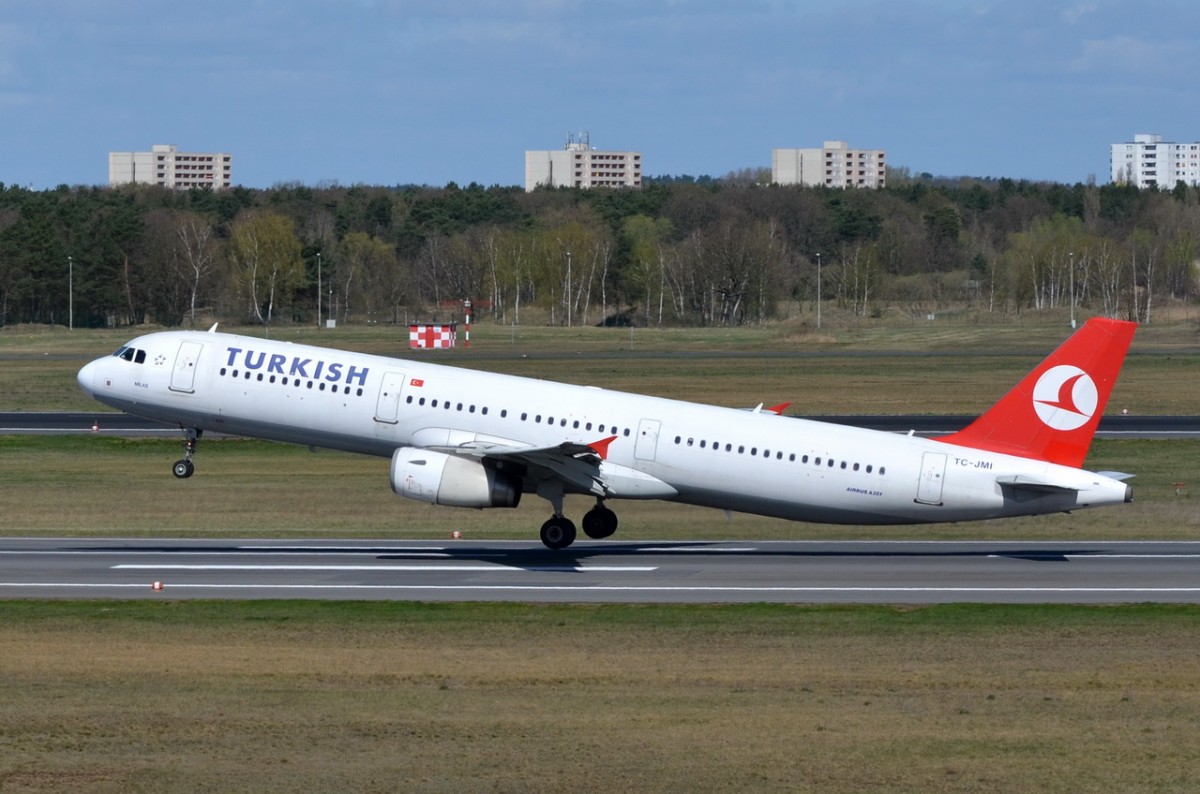 TC-JMI Turkish Airlines Airbus A321-232  Milas  beim Start in Tegel  16.04.2015