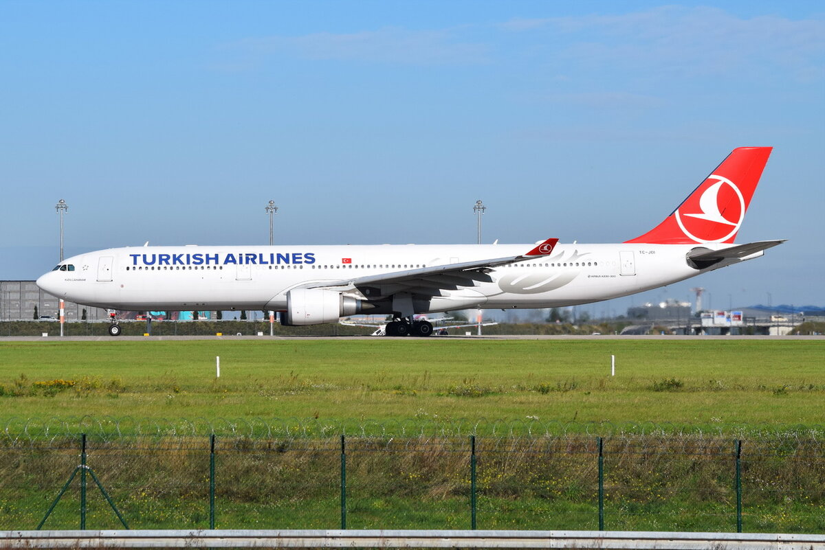 TC-JOI , Turkish Airlines , Airbus A330-303  Kızılcahamam  ,  Berlin-Brandenburg  Willy Brandt  , BER , 02.10.2021 