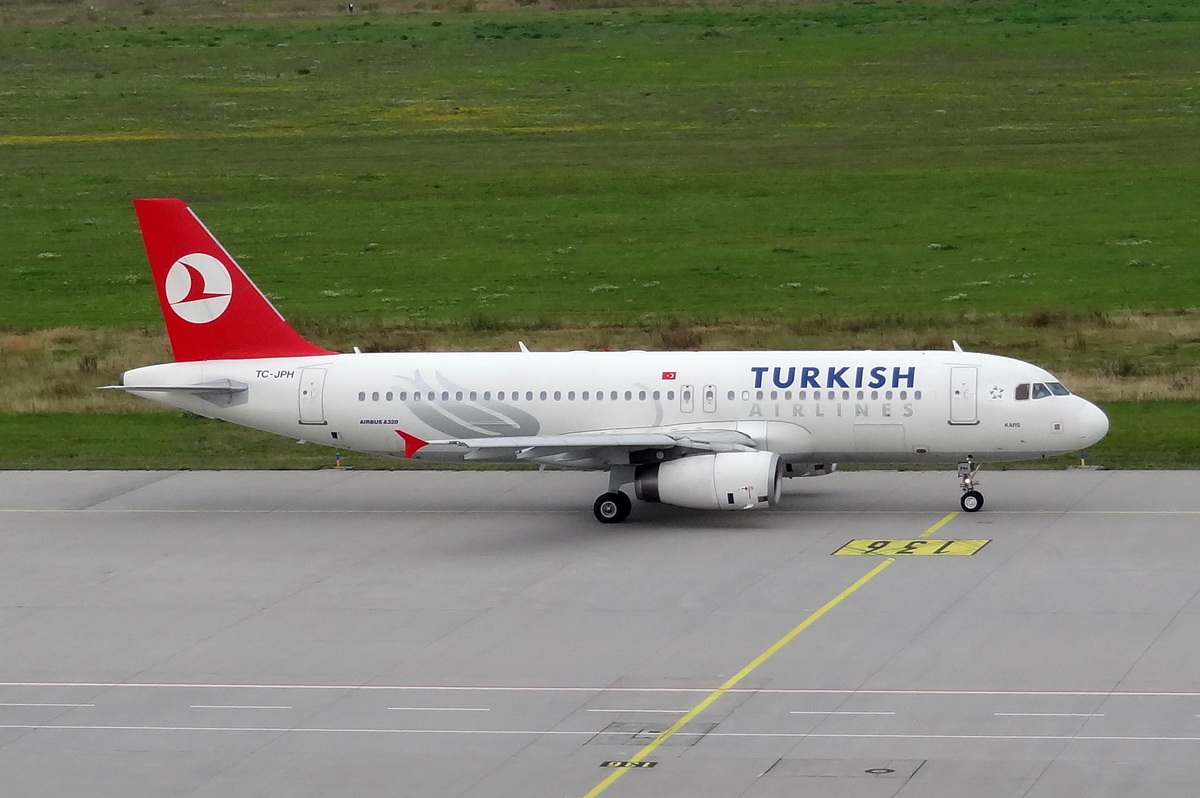 TC-JPH Turkish Airlines Airbus A320-232      23.08.2013

Flughafen Leipzig / Halle