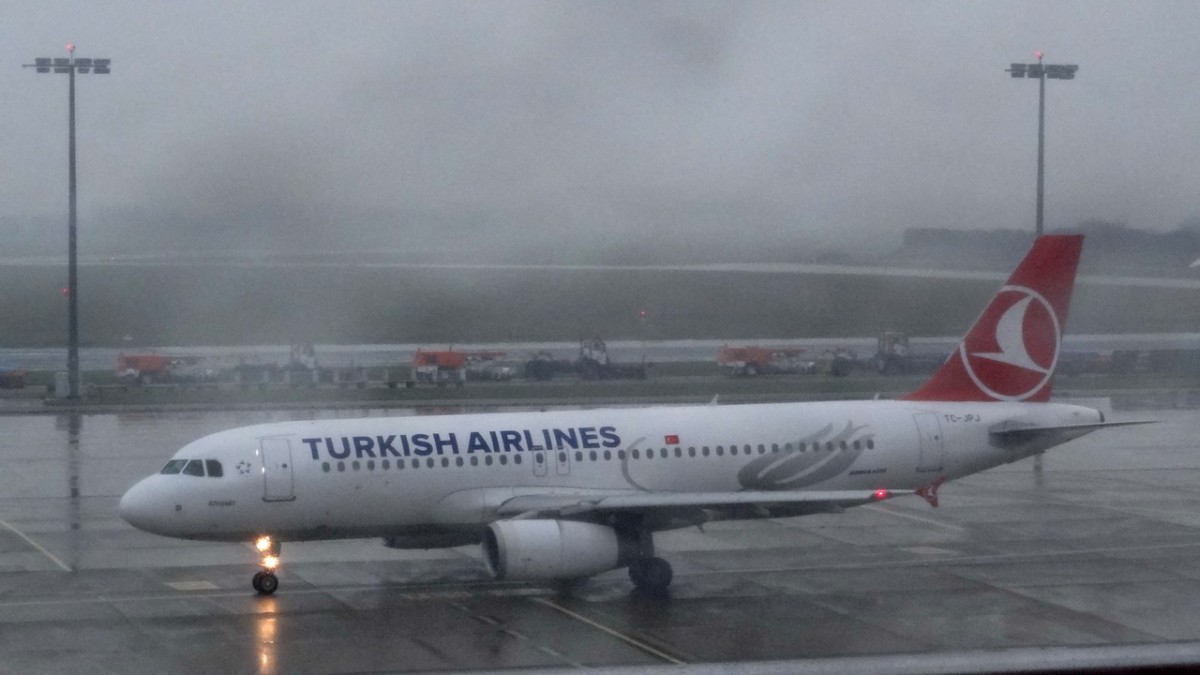 TC-JPJ Turkish Airlines Airbus A320-232       4.12.2013
Flughafen Bremen