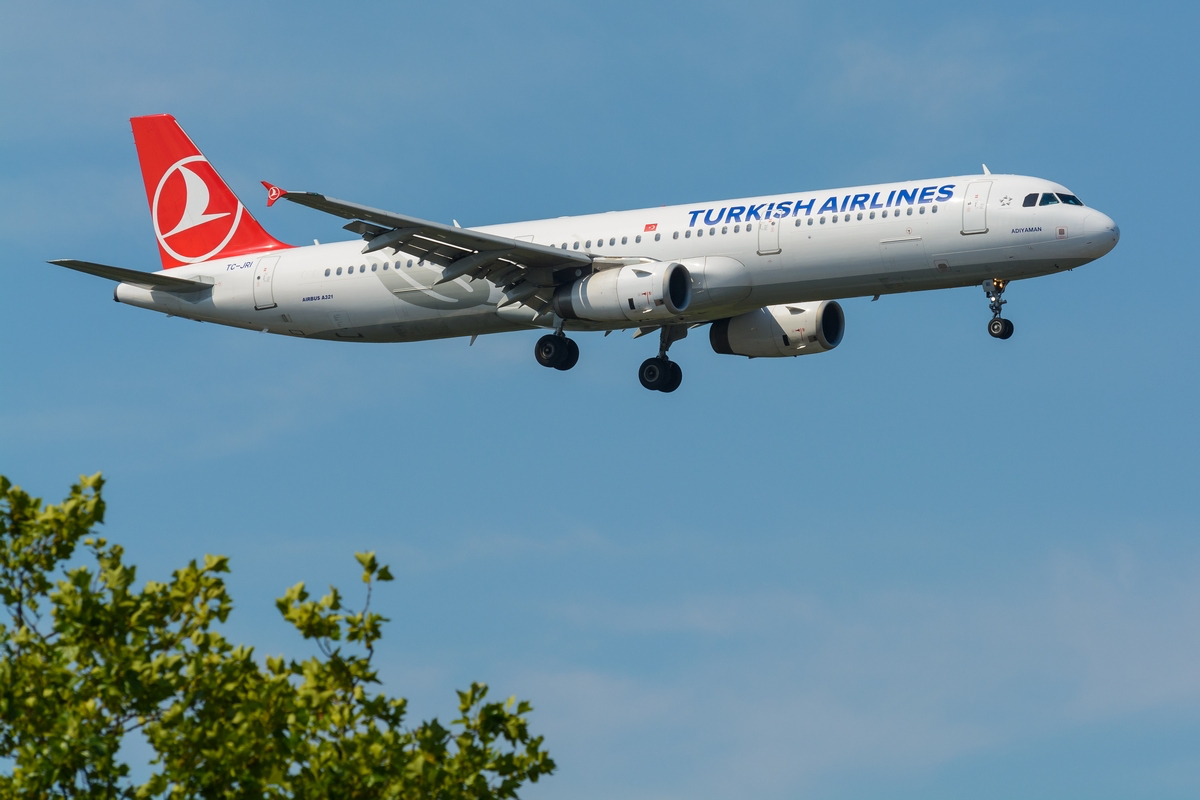 TC-JRI  Adiyaman  am 23.08.2015 im Anflug auf Düsseldorf.