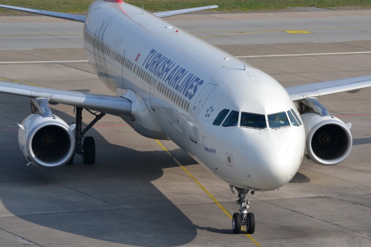 TC-JRV Turkish Airlines Airbus A321-231   gelandet in Tegel am 03.04.2014