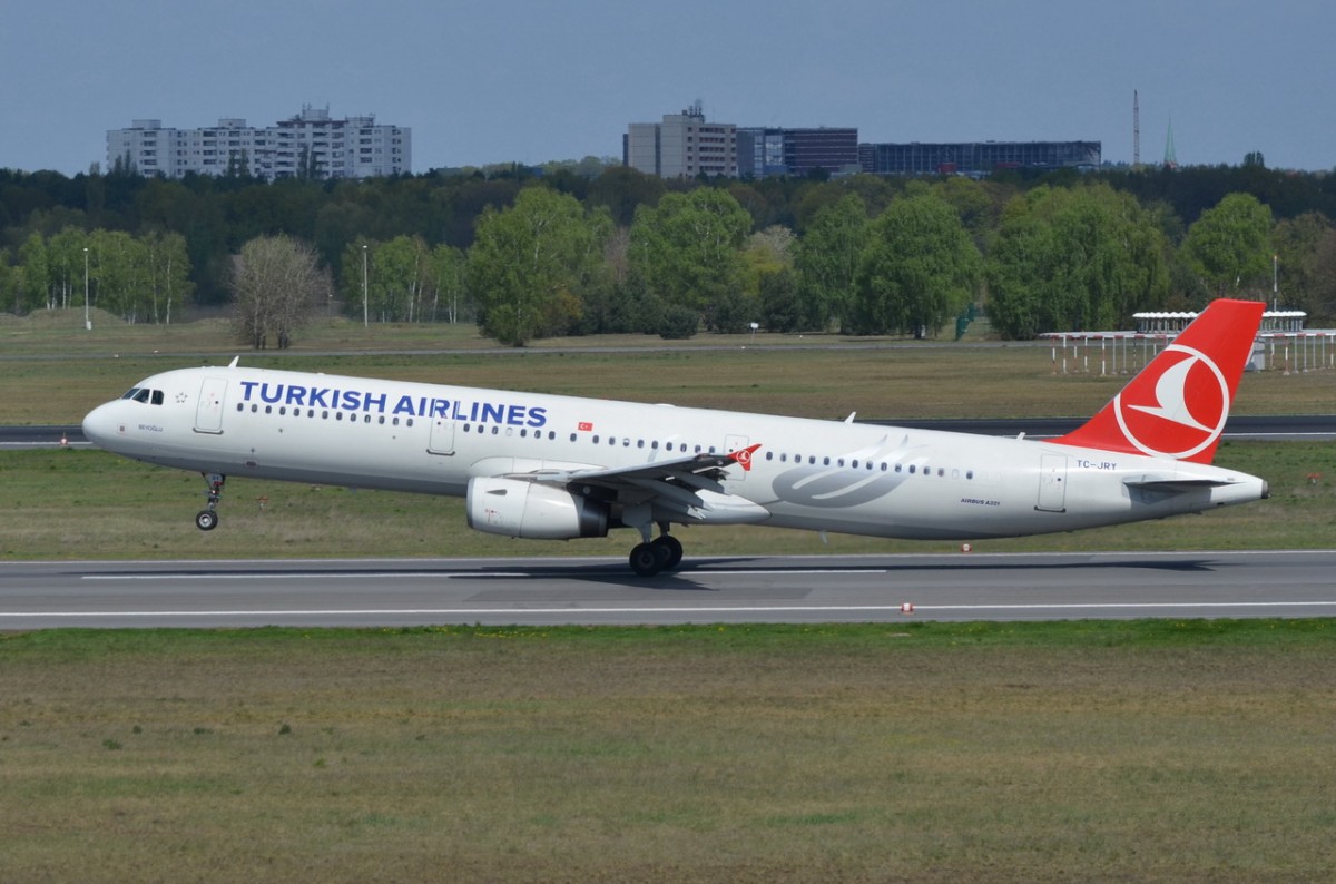 TC-JRY Turkish Airlines Airbus A321-231   beim Start in Tegel  29.04.2015