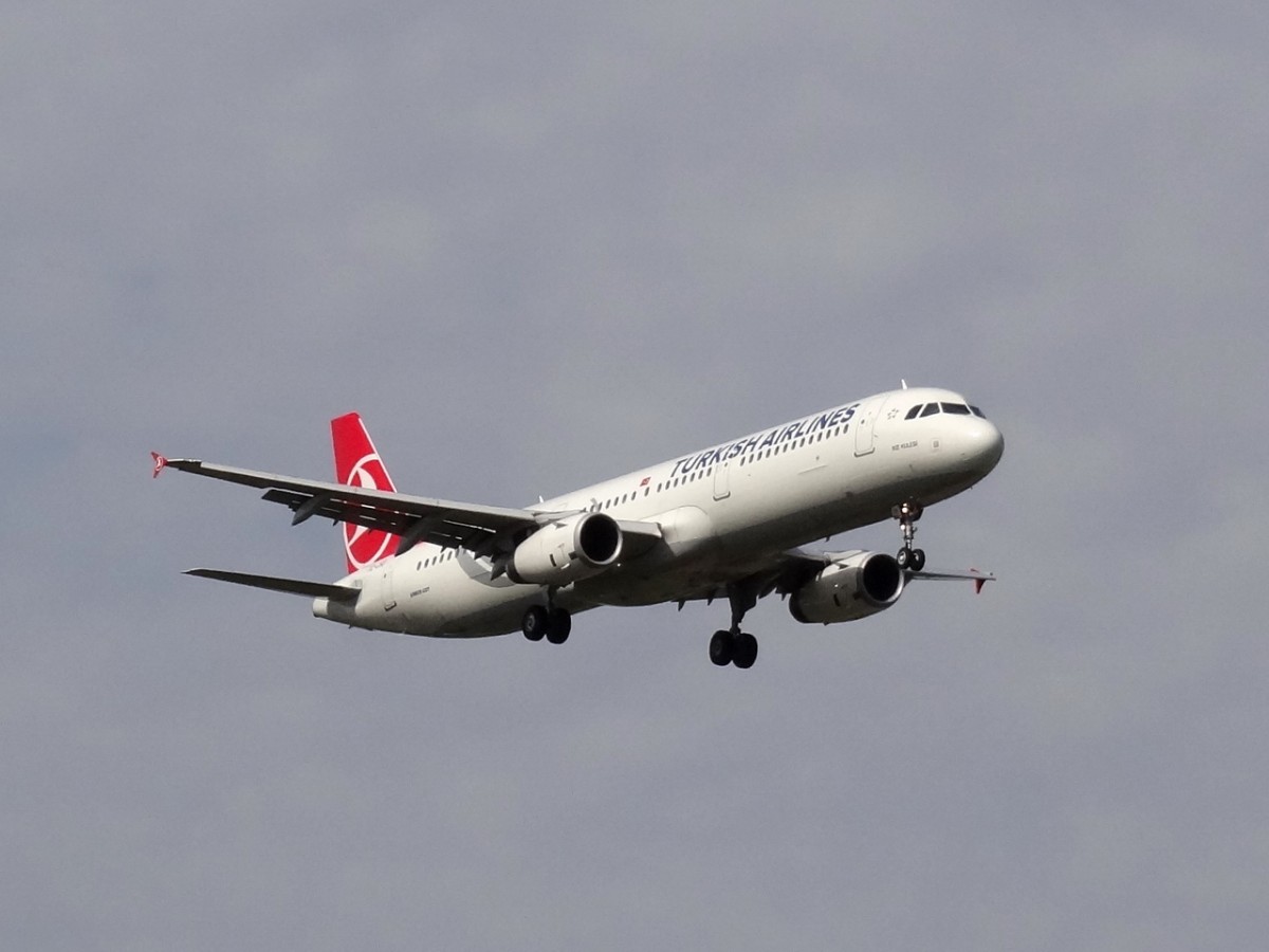 TC-JSD Turkish Airlines Airbus A321-231    Landeanflug Hamburg  01.05.2014
