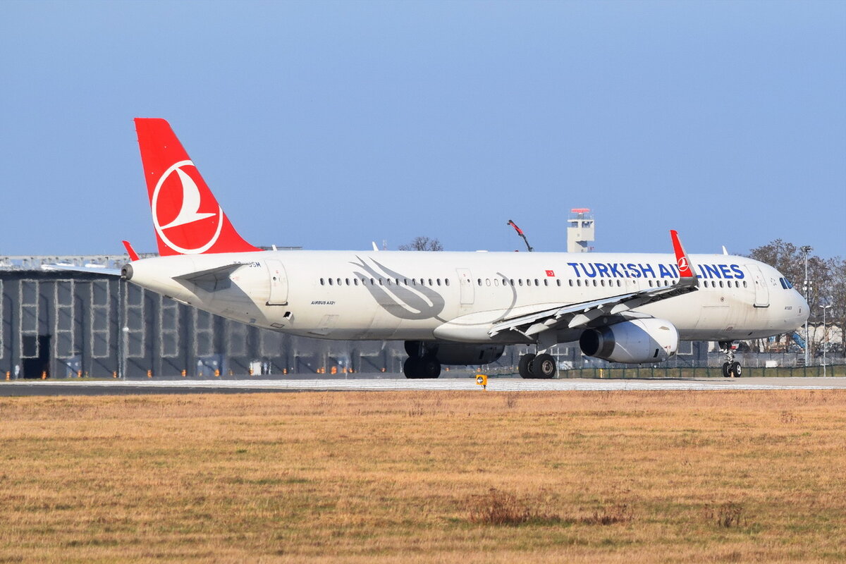 TC-JSM , Turkish Airlines , Airbus A321-231(WL) ,  02.03.2022 , Berlin-Brandenburg  Willy Brandt  , BER , 