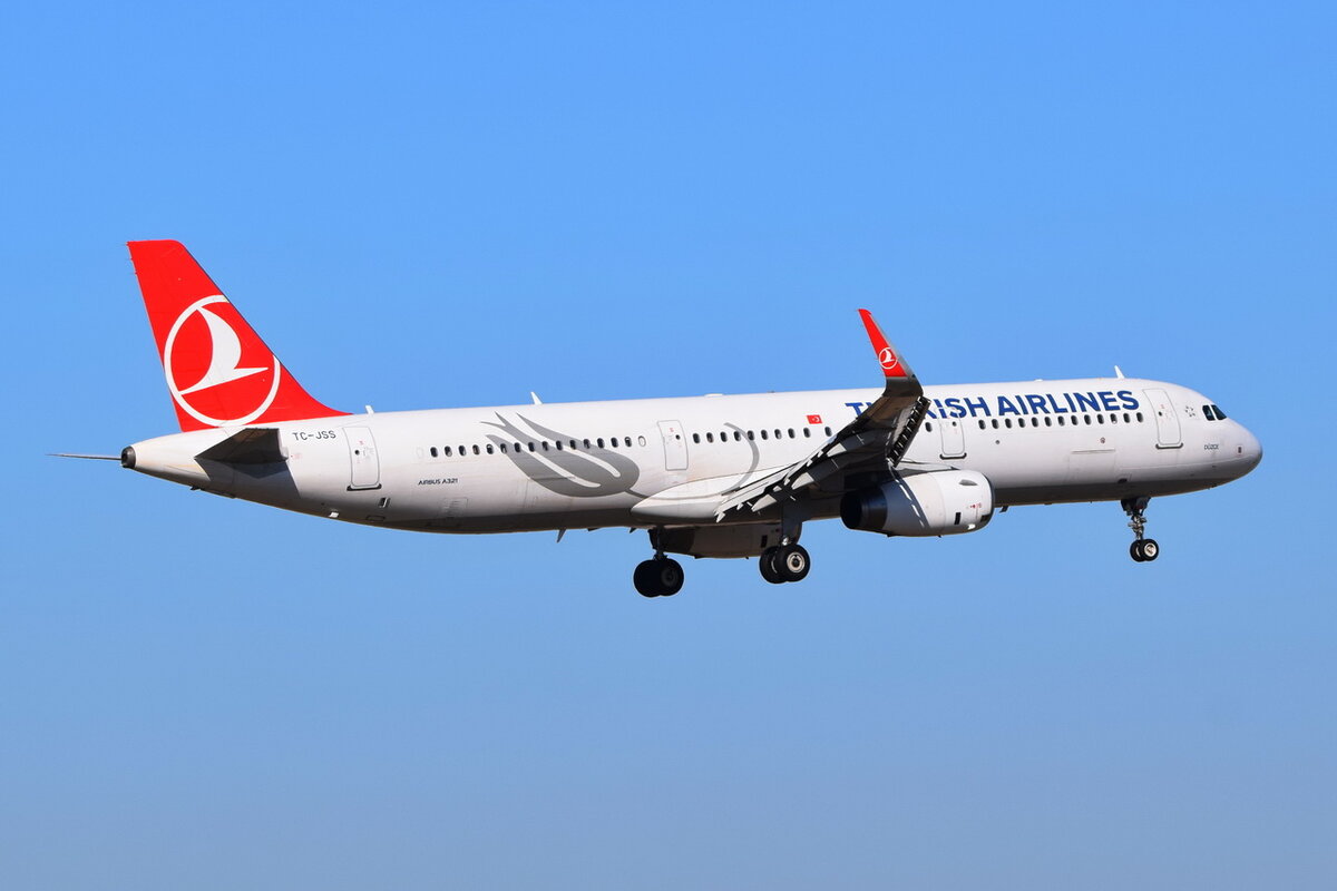 TC-JSS , Turkish Airlines , Airbus A321-231(WL) , Berlin-Brandenburg  Willy Brandt  , BER , 12.03.2022 ,
