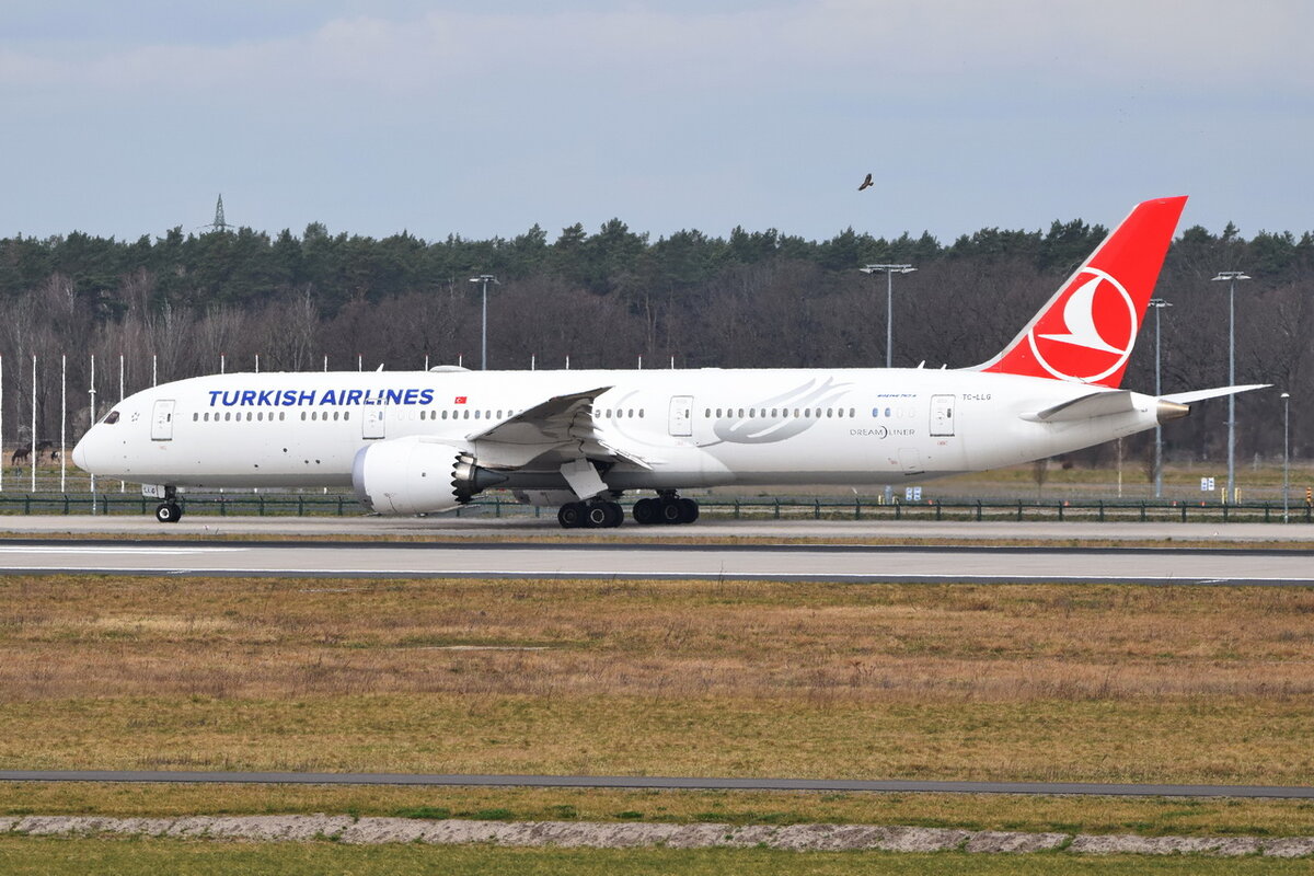 TC-LLG , Turkish Airlines , Boeing 787-9 Dreamliner , 30.03.2022 , Berlin-Brandenburg  Willy Brandt  , BER , 