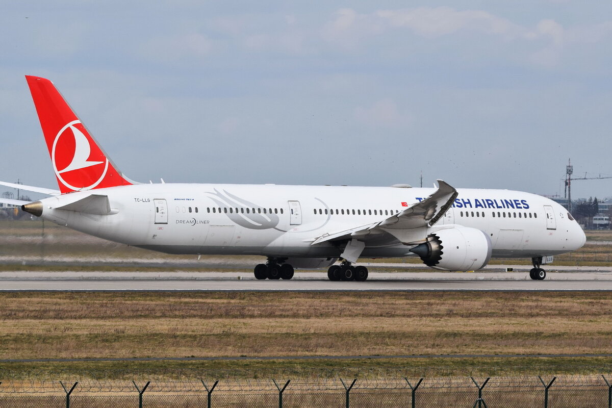 TC-LLG , Turkish Airlines , Boeing 787-9 Dreamliner , 30.03.2022 , Berlin-Brandenburg  Willy Brandt  , BER , 