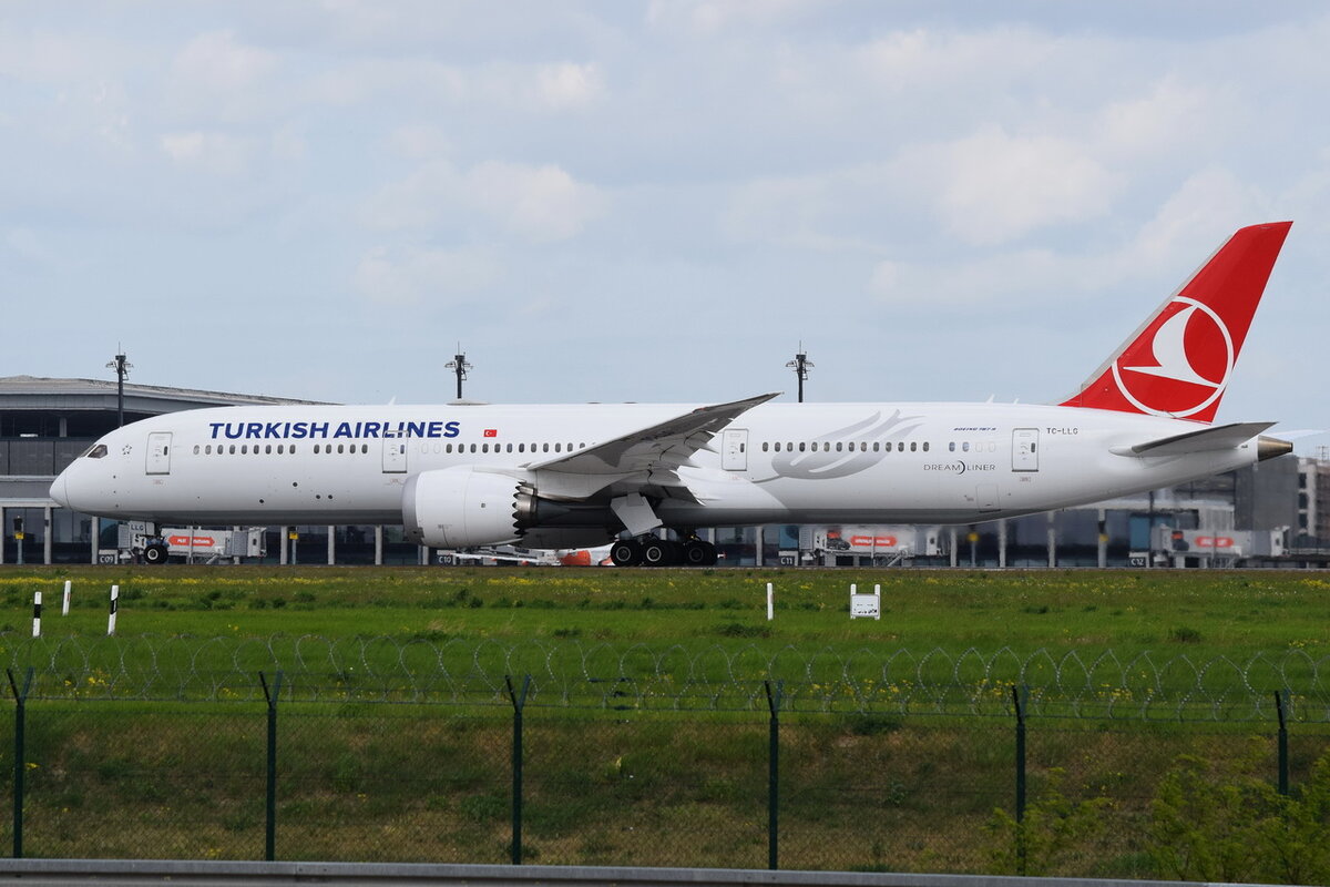 TC-LLG , Turkish Airlines , Boeing 787-9 Dreamliner , Berlin-Brandenburg  Willy Brandt  , BER , 14.05.2022 ,