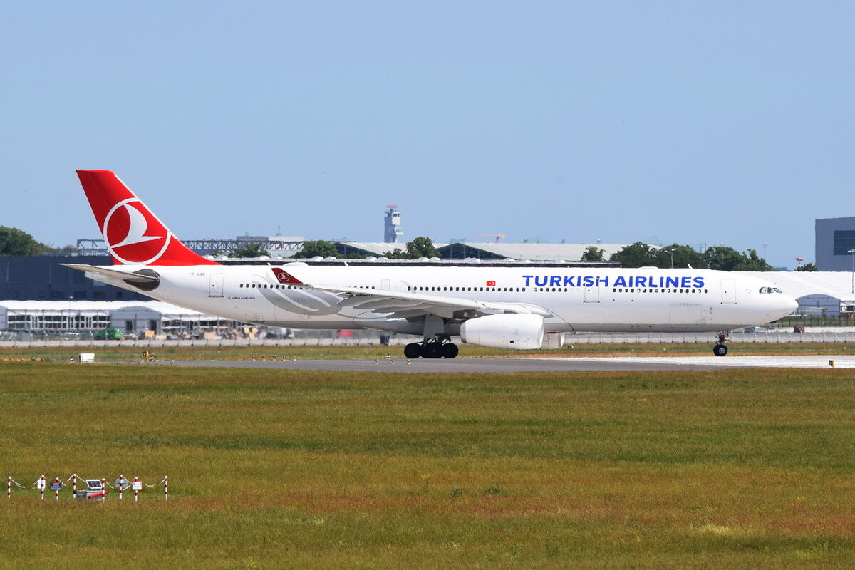 TC-LOC , Turkish Airlines , Airbus A330-343 , Berlin-Brandenburg  Willy Brandt  , BER , 05.06.2022 ,