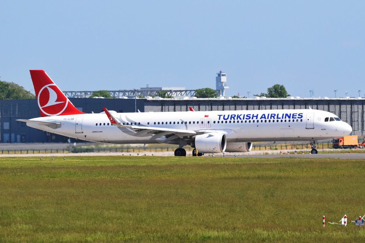 TC-LSB , Turkish Airlines , Airbus A321-271NX , Berlin-Brandenburg  Willy Brandt  , BER , 02.06.2021 ,