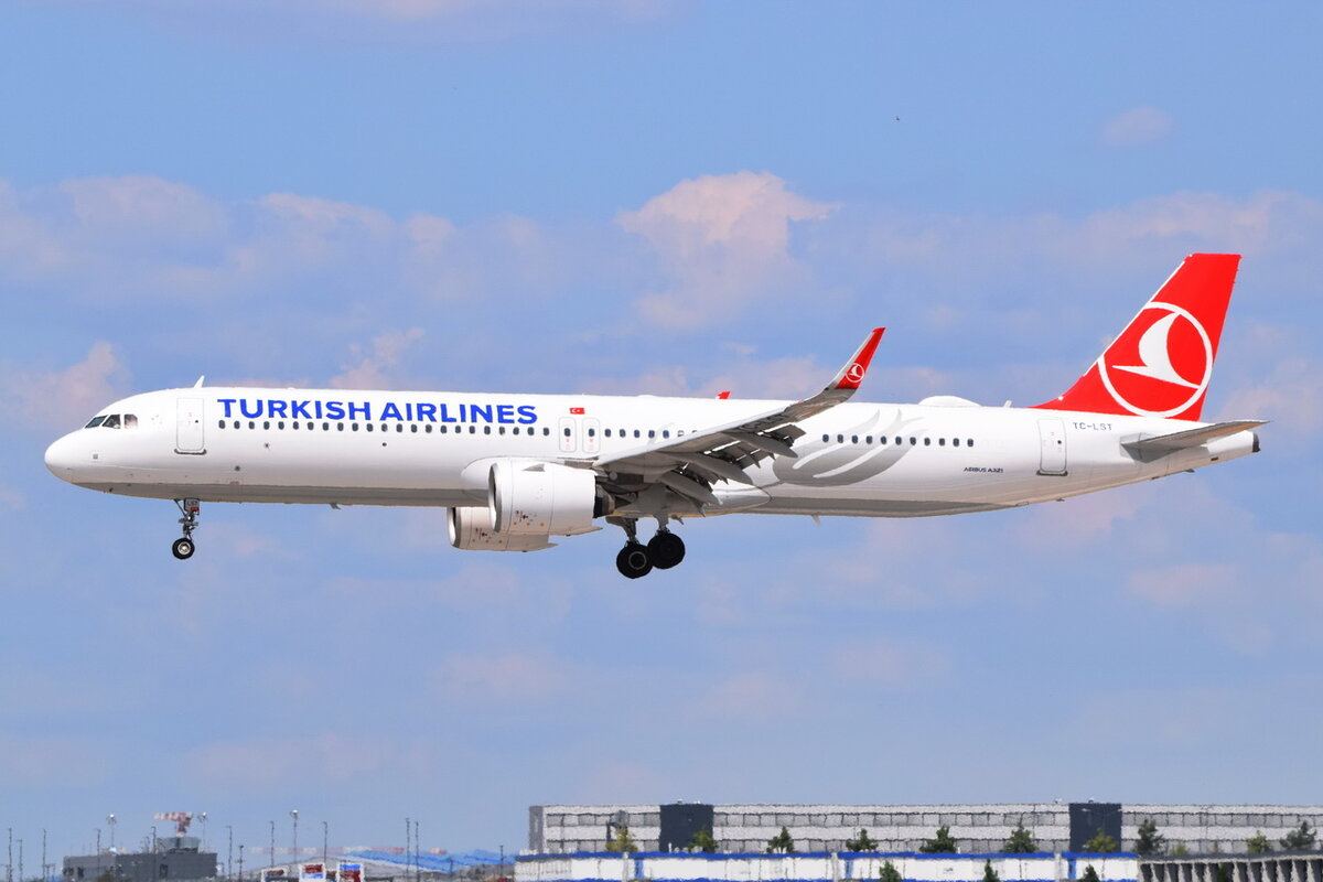 TC-LST , Turkish Airlines , Airbus A321-271NX , Berlin-Brandenburg  Willy Brandt  , BER , 26.06.2021 ,