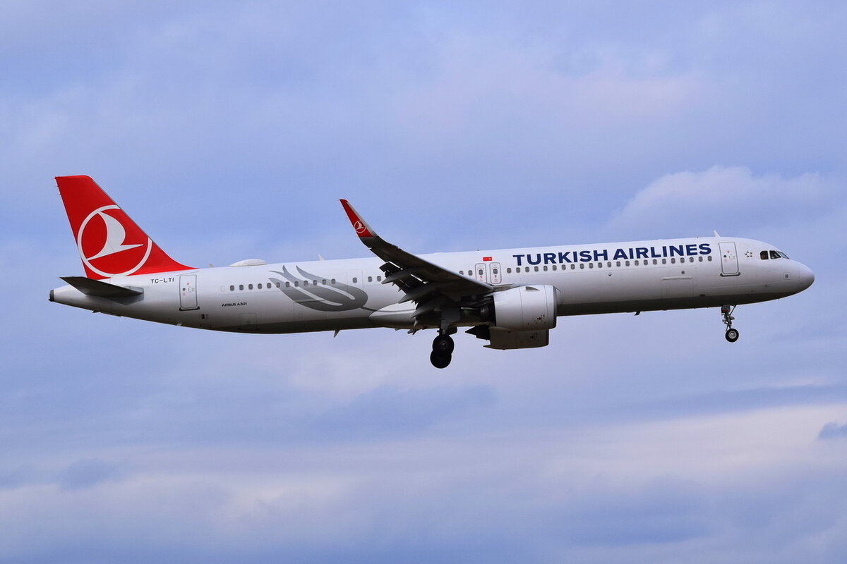 TC-LTI , Turkish Airlines , Airbus A321-271NX , Berlin-Brandenburg  Willy Brandt  , BER , 30.03.2022 , 