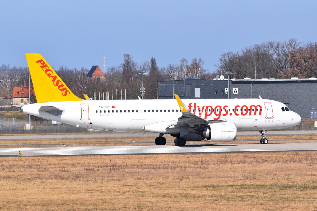 TC-NCC , Pegasus , Airbus A320-251N , 12.03.2022 , Berlin-Brandenburg  Willy Brandt  , BER ,