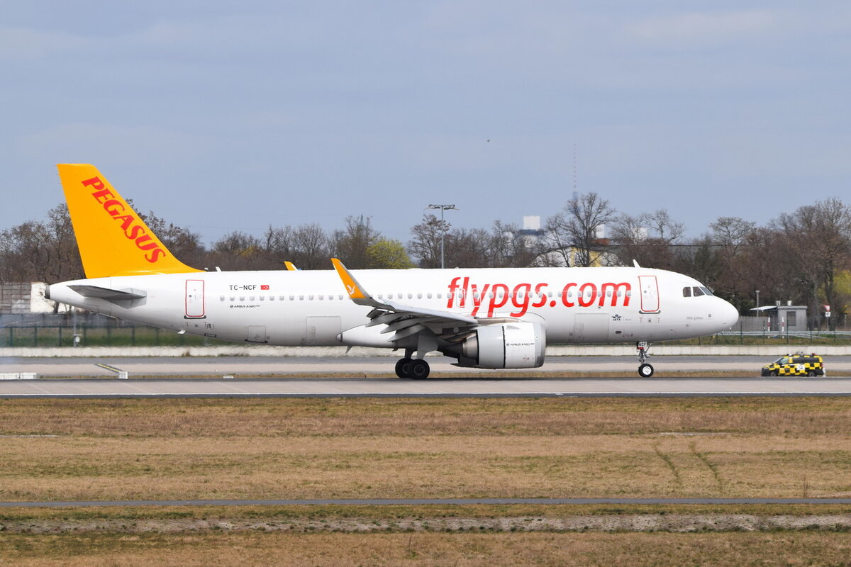 TC-NCF , Pegasus , Airbus A320-251N , Berlin-Brandenburg  Willy Brandt  , BER , 30.03.2022 , 