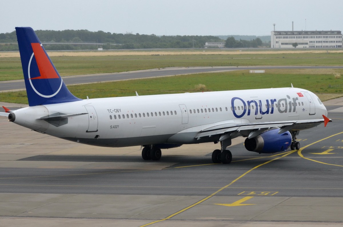 TC-OBY Onur Air Airbus A321-231   in Schönefeld zum Start am 19.06.2014