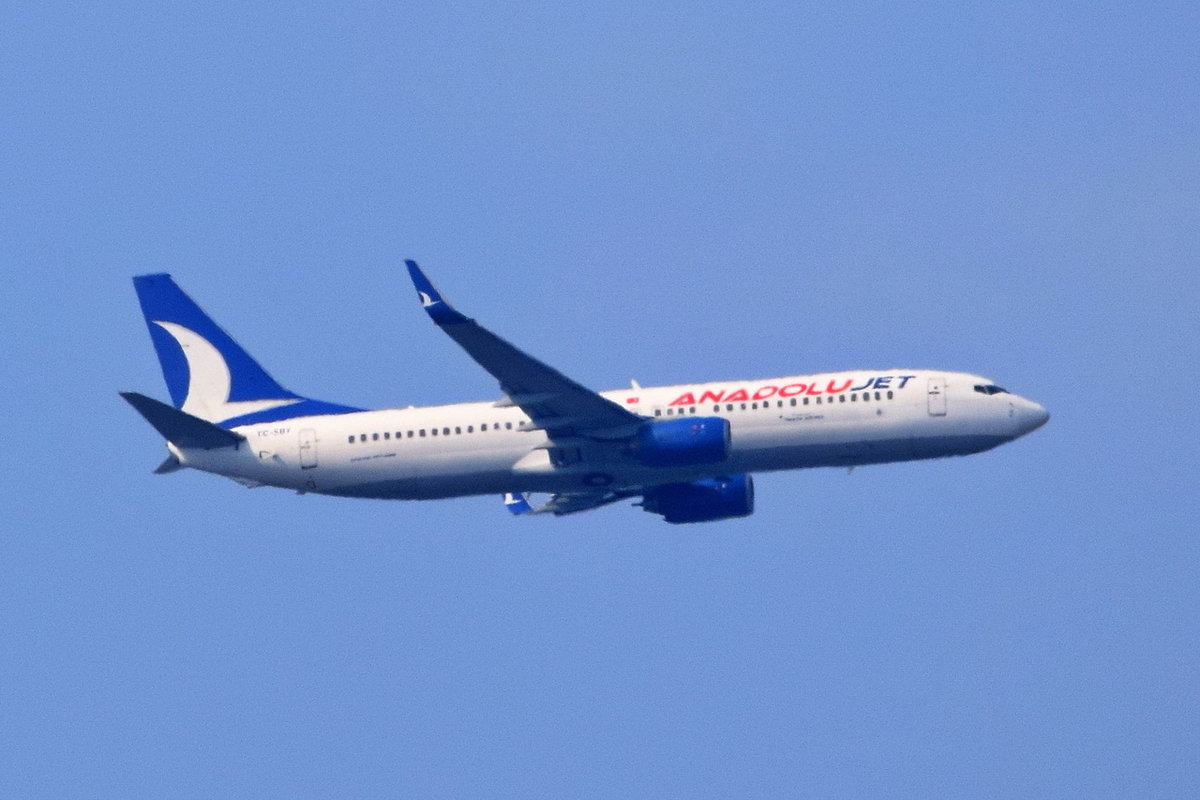 TC-SBF Anadolu Jet Boeing 737-86Q(WL) , über Potsdam , am 09.08.2020