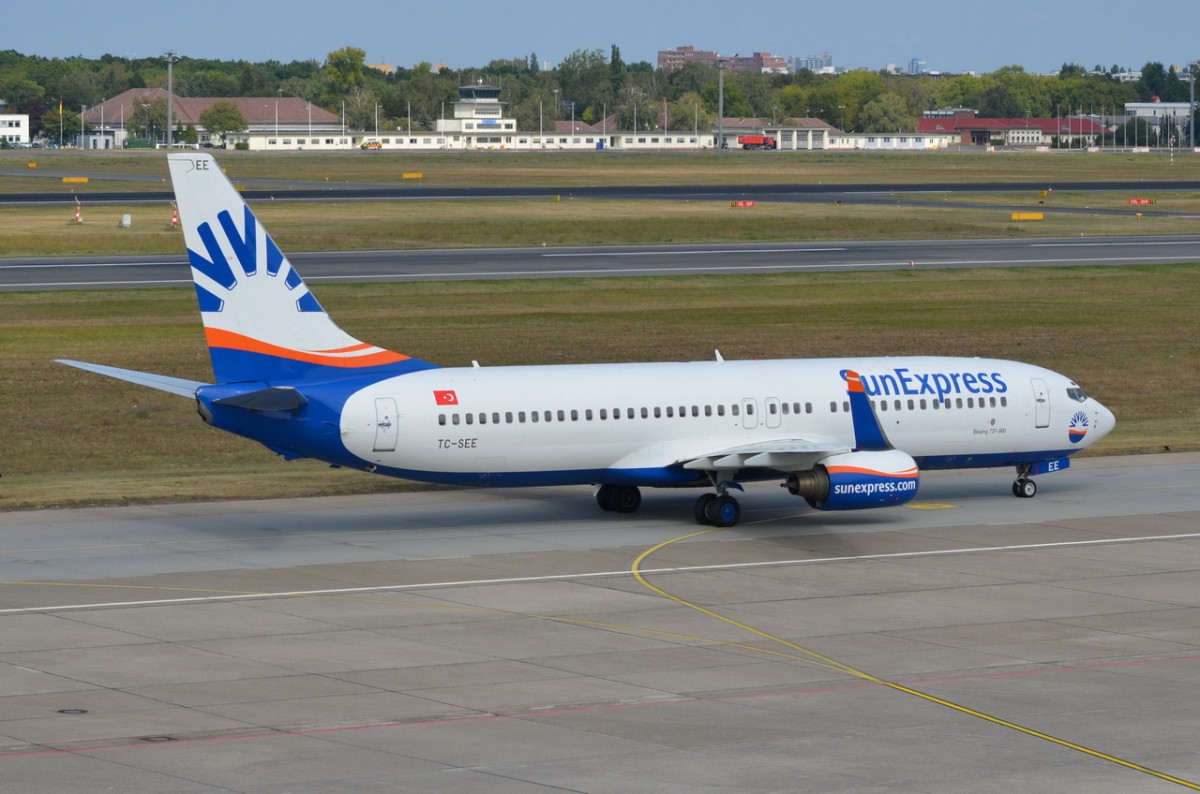 TC-SEE SunExpress Boeing 737-8CX (WL)   zum Gate in Tegel am 08.09.2014