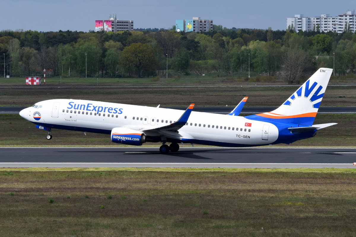 TC-SEN SunExpress Boeing 737-8HC(WL)  beim Start am 04.05.2016 in Tegel