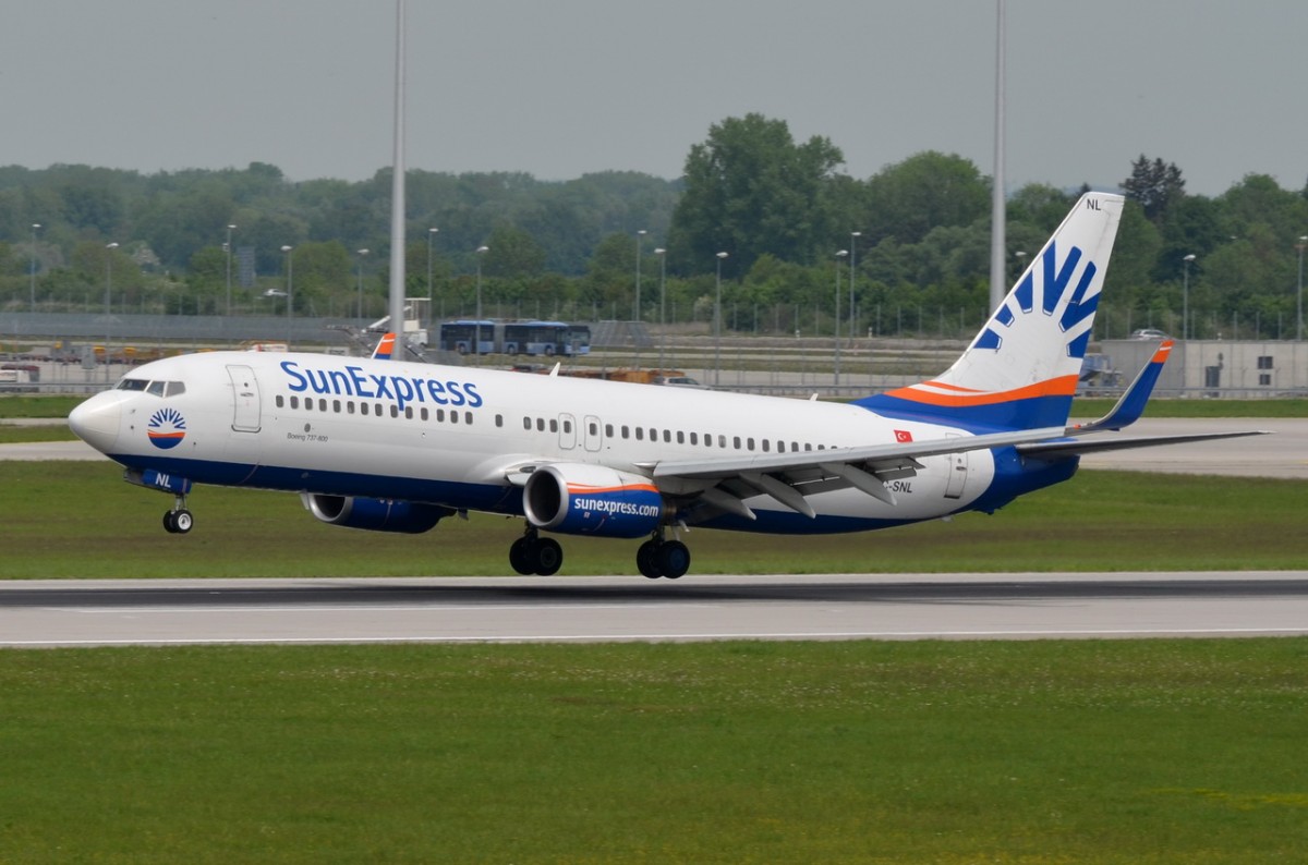 TC-SNL SunExpress Boeing 737-86N(WL)  kurz vor der Landung in München  12.05.2015