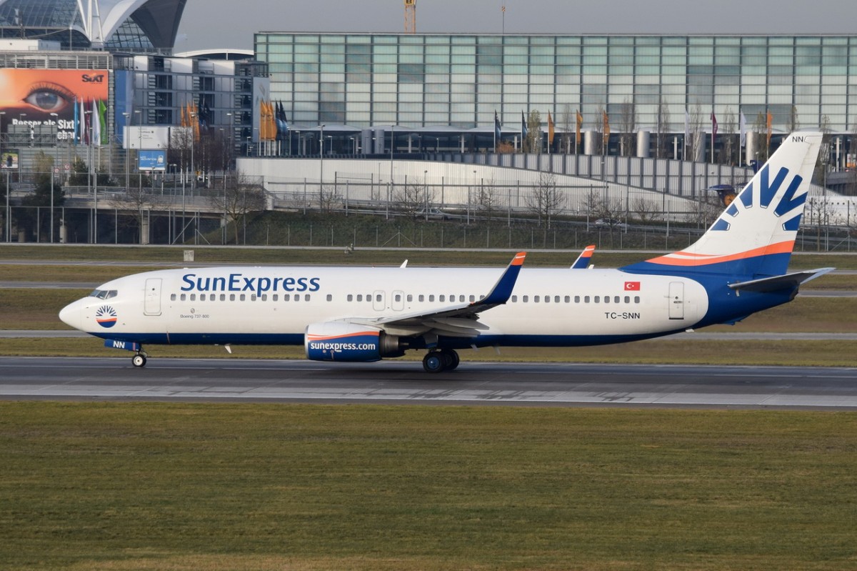 TC-SNN SunExpress Boeing 737-8HC(WL)  beim Start am 11.12.2015 in München