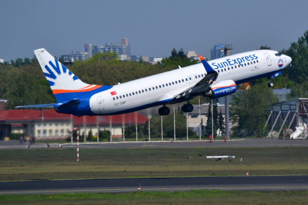 TC-SNP SunExpress Boeing 737-8HC (WL)   in Tegel gestartet am 25.04.2014