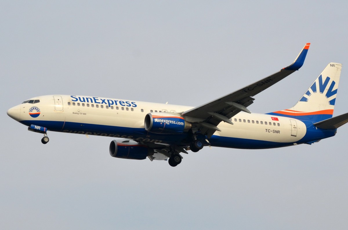 TC-SNR SunExpress Boeing 737-8HC(WL)   am 05.11.2014 Anflug auf Tegel