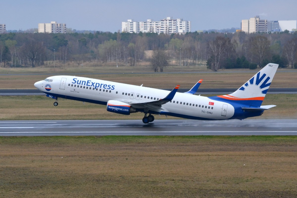 TC-SNU SunExpress Boeing 737-8HC (WL)   Start in Tegel am 24.03.2014